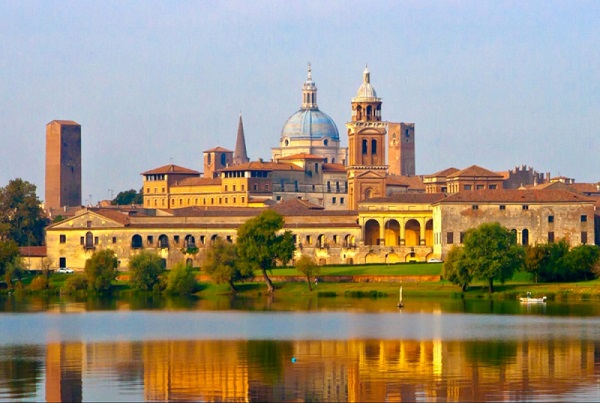 Places of interest are highlighted in Rocky Ruggiero's blog about Mantua, Italy.