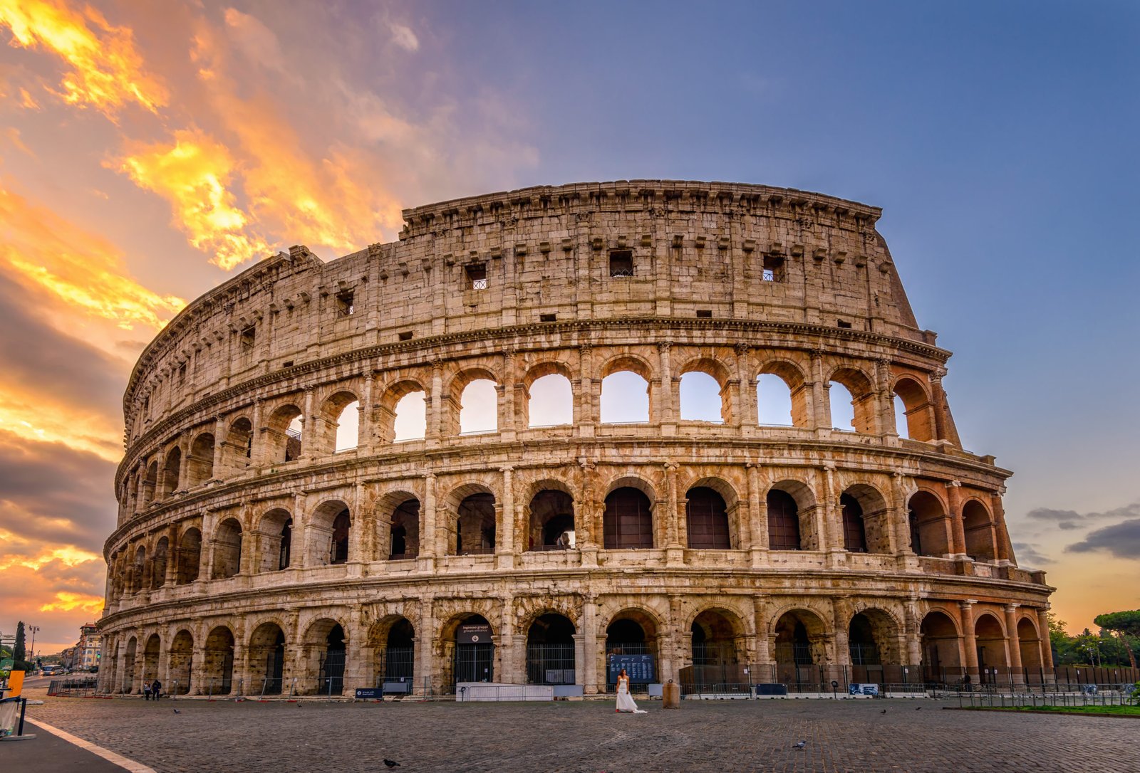 Sunrise,View,Of,Colosseum,In,Rome,,Italy.,Rome,Architecture,And