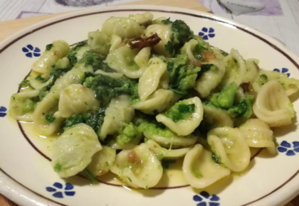 Orecchiette al cime di rape (Orecchiette pasta with broccoli rape)